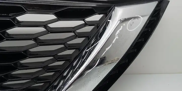 Nissan Qashqai (2013 - 2017) 62257HV10A Верхняя решетка радиатора — фото 5