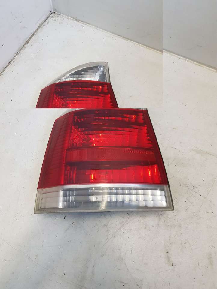 Opel Vectra (2002 - 2005)  13131001 Задний фонарь в кузове