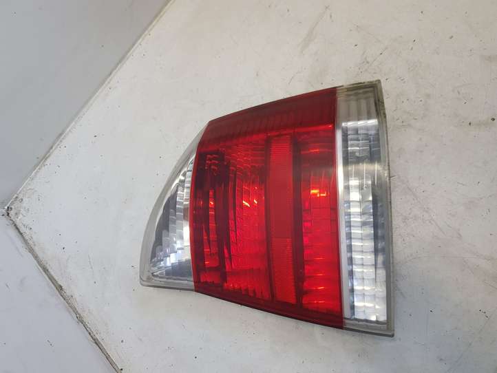 Opel Vectra (2002 - 2005)  13131002 Задний фонарь в кузове
