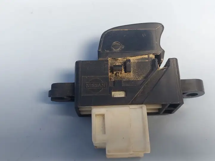 Nissan Almera (2000 - 2006) 254110V000 Блок кнопок стеклоподъемников — фото 3