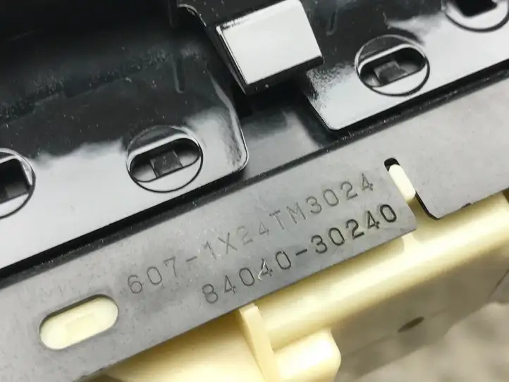 Lexus GS250 300 350 300h 450h (2011 - 2015) 8404030240 Блок кнопок стеклоподъемников — фото 3