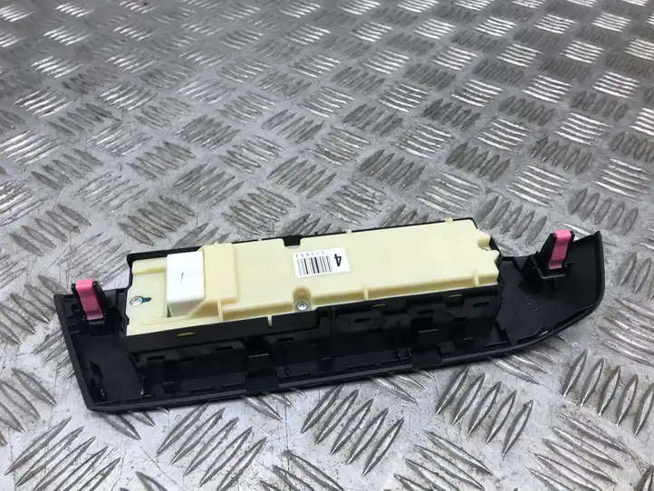 Lexus GS250 300 350 300h 450h (2011 - 2015) 8404030240 Блок кнопок стеклоподъемников — фото 7