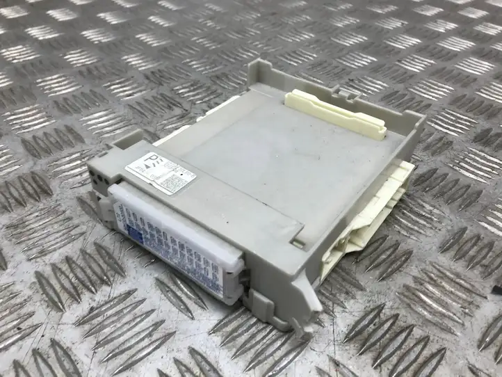 Lexus GS250 300 350 300h 450h (2011 - 2015) 8273030L60 Блок предохранителей (комплект) — фото 1