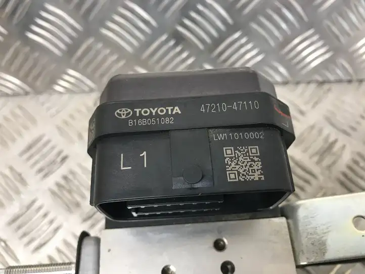 Toyota Prius (XW50) (2015 - ) 4721047110 ABS блок — фото 2