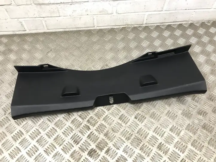 Toyota Yaris (2014 - 2019) 583870D090 Отделка порога багажника — фото 1