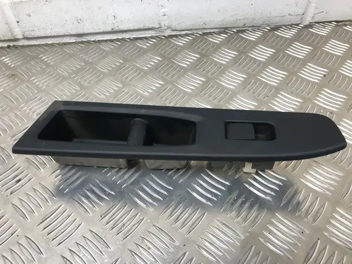 Toyota Yaris (2014 - 2019) 742320D710 Блок кнопок стеклоподъемников — фото 2