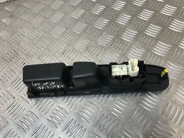 Toyota Yaris (2014 - 2019) 742320D710 Блок кнопок стеклоподъемников — фото 4