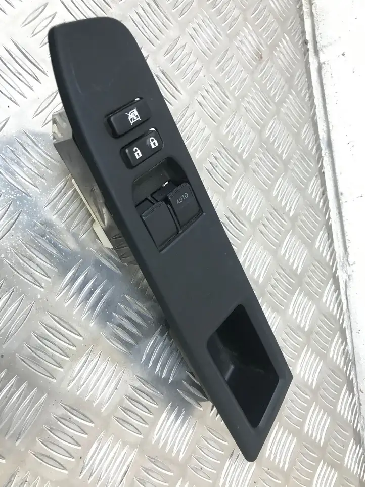 Toyota Yaris (2014 - 2019) 742310D730 Блок кнопок стеклоподъемников — фото 4