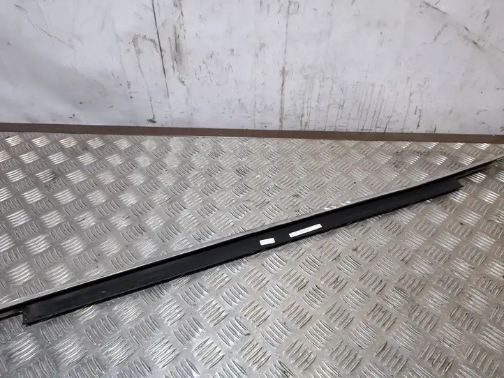 Audi A3/S3 8V (2012 - 2016) 8V5853284B Накладка стекла передней двери — фото 1