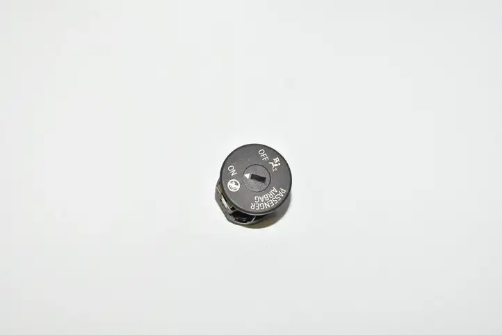 BMW M6 F06/F12/F13 (2012 - 2018) 9326501 Включатель надувной подушки для пассажира — фото 1
