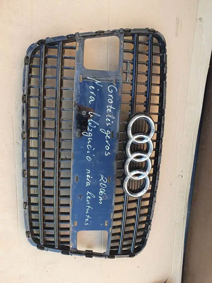 Audi Q7 4L (2005 - 2009) 4L0853651A Верхняя решетка радиатора — фото 1