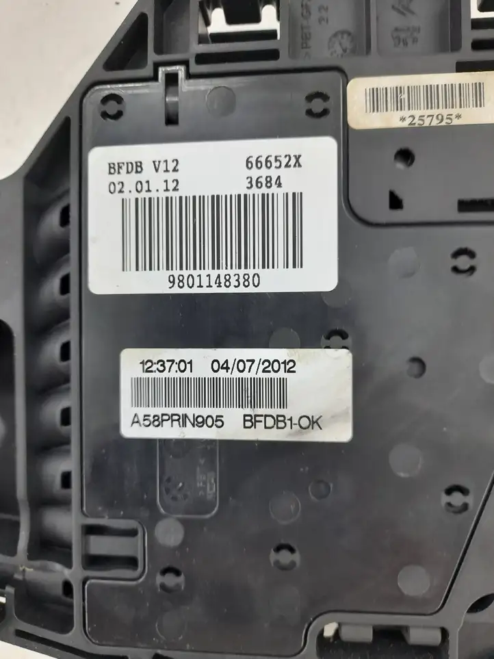 Citroen C3 Picasso (2010 - 2017) 9801148380 Блок предохранителей — фото 3