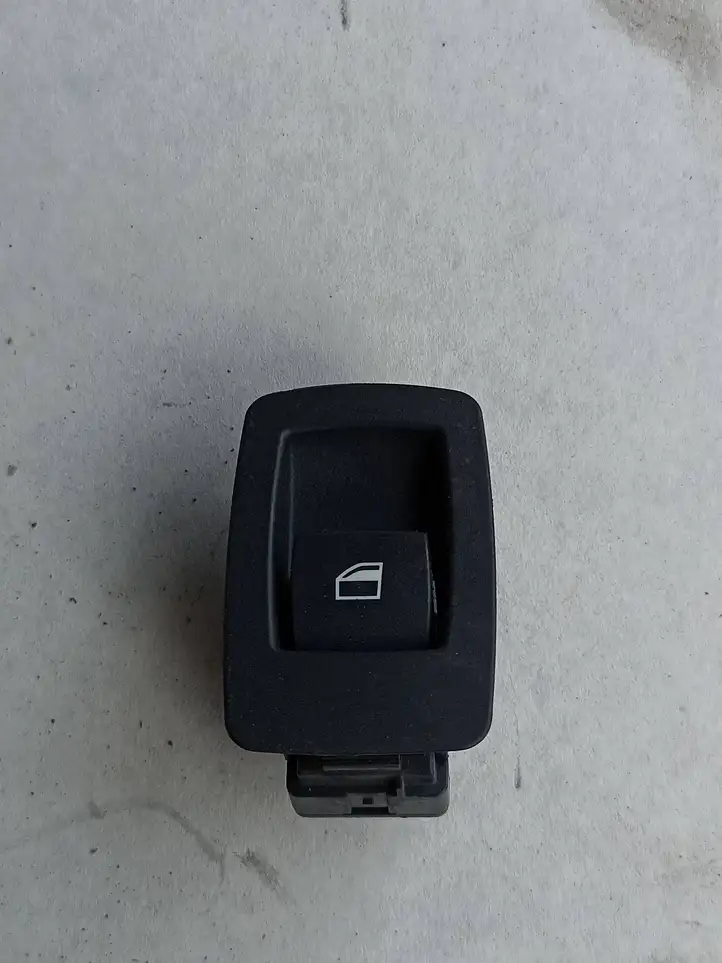 BMW 5 E60 E61 (2004 - 2010) 6945874 Кнопка стеклоподъемников — фото 1