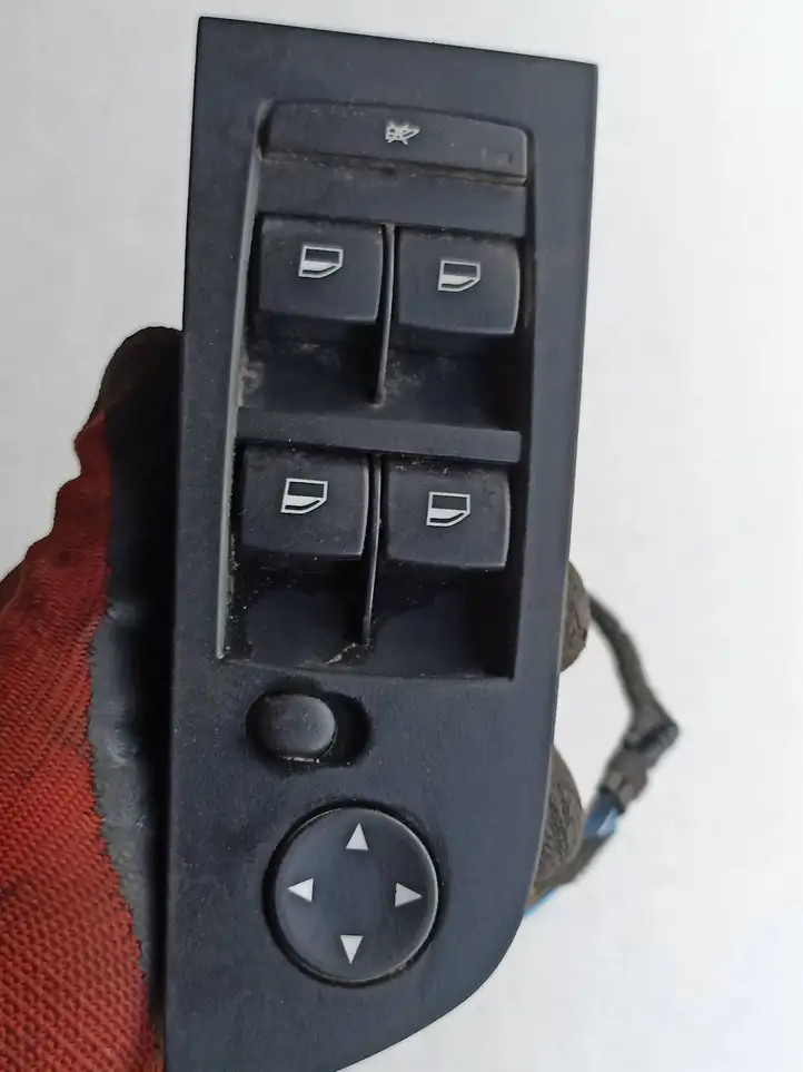 BMW 3 E90 E91 (2005 - 2012) 9217335 Кнопка стеклоподъемников — фото 3