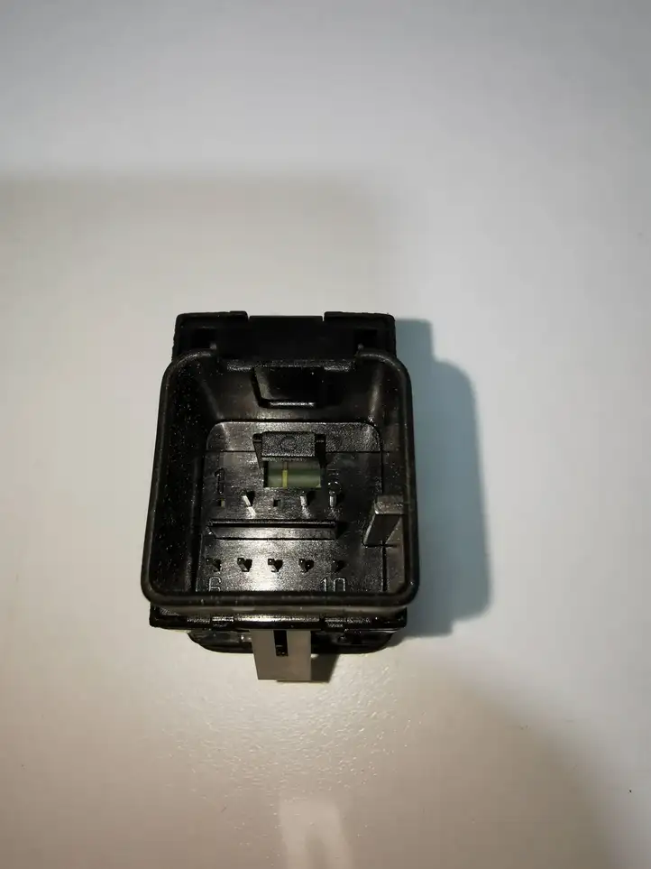 Volkswagen PASSAT B6 (2005 - 2010) 0000008416575 Кнопка ручного тормоза — фото 3