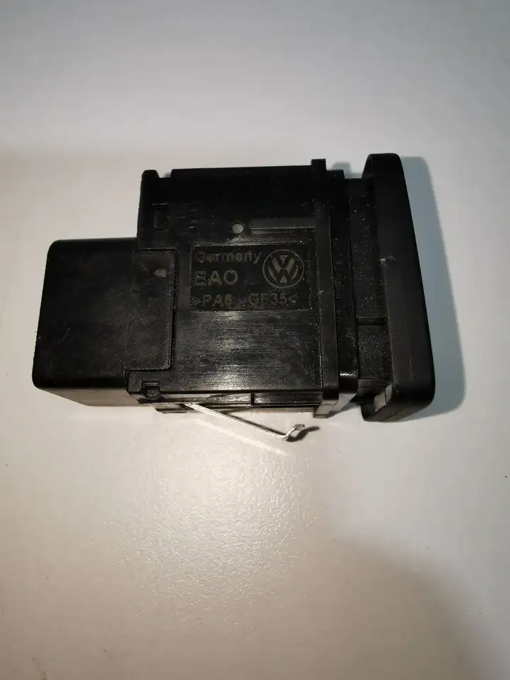 Volkswagen PASSAT B6 (2005 - 2010) 0000008416575 Кнопка ручного тормоза — фото 4