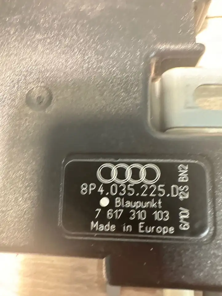 Audi A3/S3 8P (2008 - 2013) 8P4035225D Усилитель антенны — фото 3