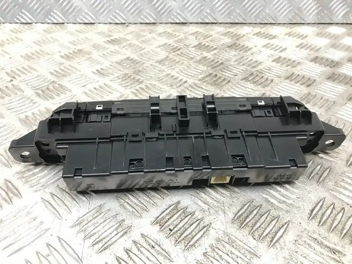 Toyota Prius (XW50) (2015 - ) 5590047190 Блок управления климат-контролем — фото 6