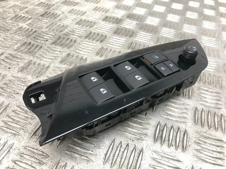 Toyota Prius (XW50) (2015 - ) 8404047070 Блок кнопок стеклоподъемников — фото 1