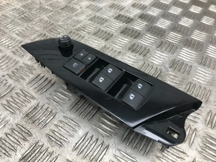 Toyota Prius (XW50) (2015 - ) 8404047070 Блок кнопок стеклоподъемников — фото 5