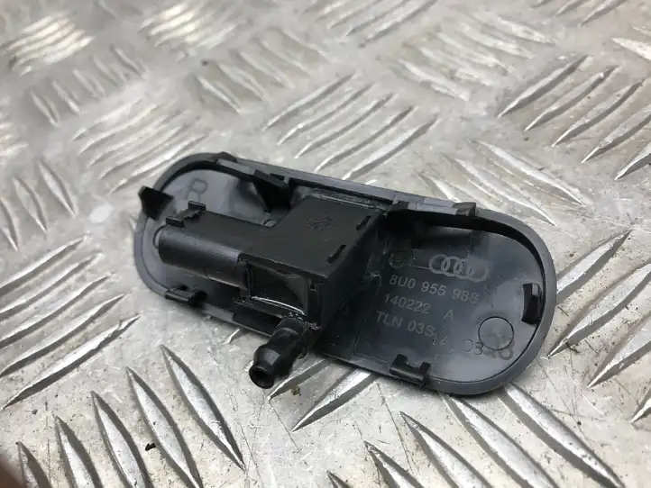 Audi Q3 8U (2011 - 2014) 8U0955987A Форсунка омывателя лобового стекла — фото 4