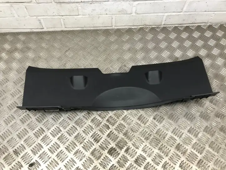 Toyota Yaris (2014 - 2019) 583870D090 Отделка порога багажника — фото 3