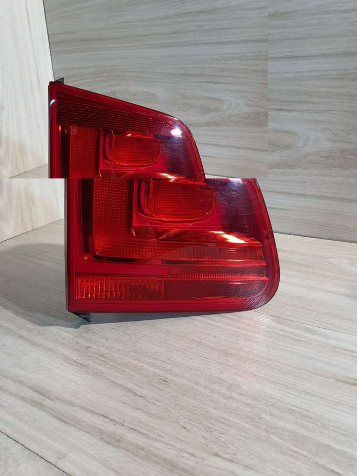Volkswagen Tiguan (2011 - 2016)  178957 Задний фонарь в крышке багажника