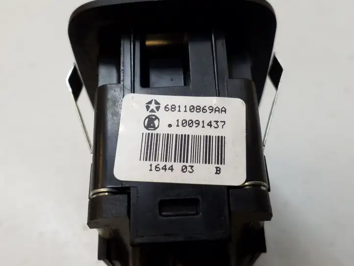 Chrysler Town & Country V (2010 - 2016) 68110869AA Блок кнопок стеклоподъемников — фото 4