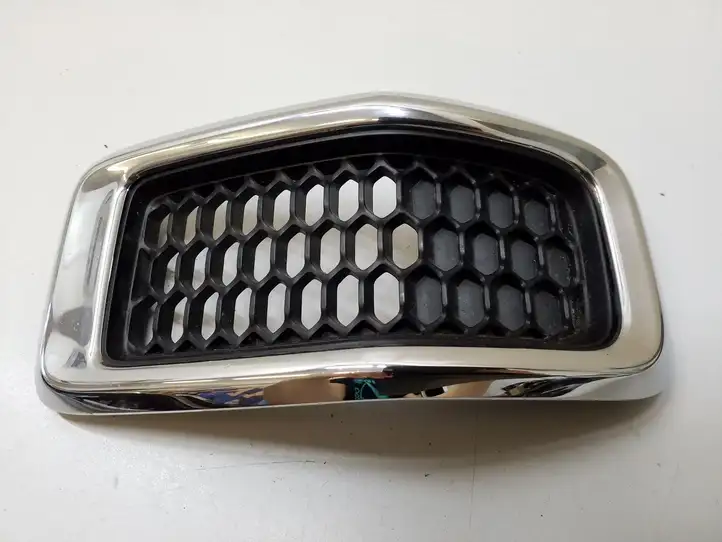 Jeep Cherokee (2013 - 2017) 68138335AB Передняя решетка — фото 2