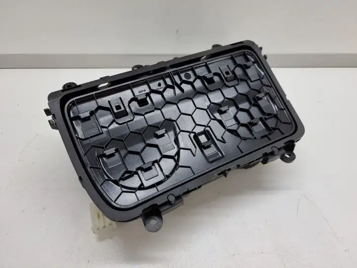 BMW 5 F10 F11 (2009 - 2016) 51169238611 Пепельница — фото 2
