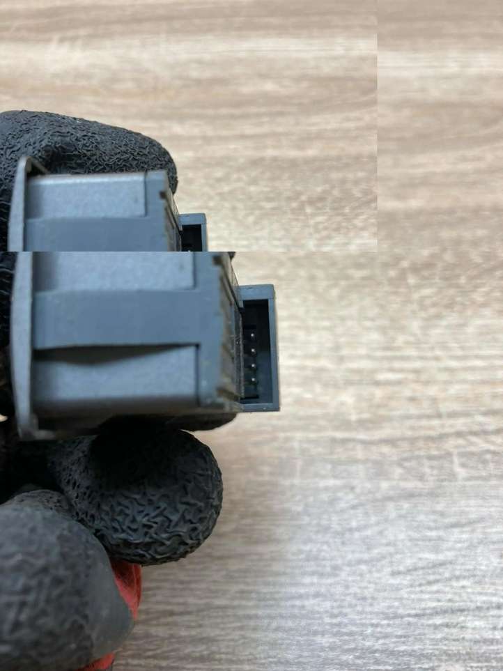 BMW 7 E65 E66 (2001 - 2008)  6922154 Кнопка SOS