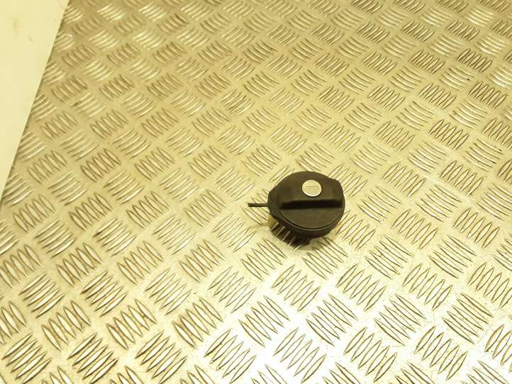 Seat Altea XL (2004 - 2015)  1J0201553AK Закручивающаяся крышка
