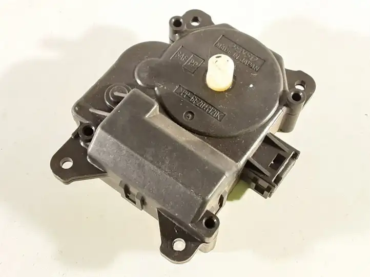 Toyota Prius (XW20) (2003 - 2009) 0637007960 Двигатель задвижки потока воздуха — фото 1