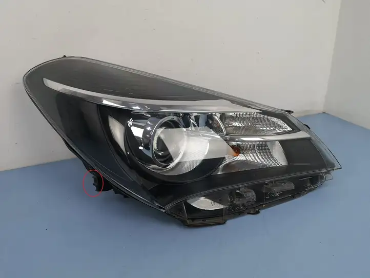 Toyota Yaris (2014 - 2019) 811300DA30 Передняя фара — фото 1