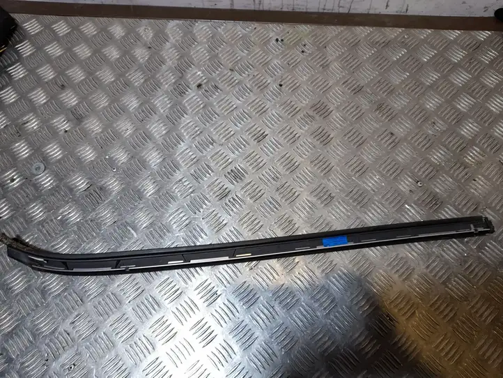 Mercedes-Benz E A207 (2010 - 2017) A2076901462 Накладка стоек лобового стекла — фото 1