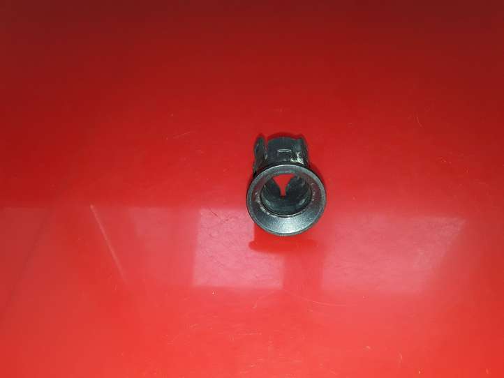 Land Rover Range Rover (2002 - 2005)  7010257 Кронштейн заднего датчика парковки (PDC)