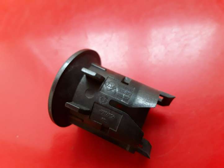 Land Rover Range Rover (2002 - 2005)  7010257 Кронштейн заднего датчика парковки (PDC)