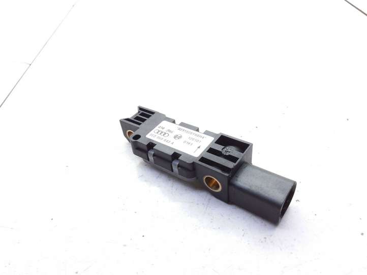 Audi A4 (2000 - 2006)  8E0959643A Датчик удара надувных подушек