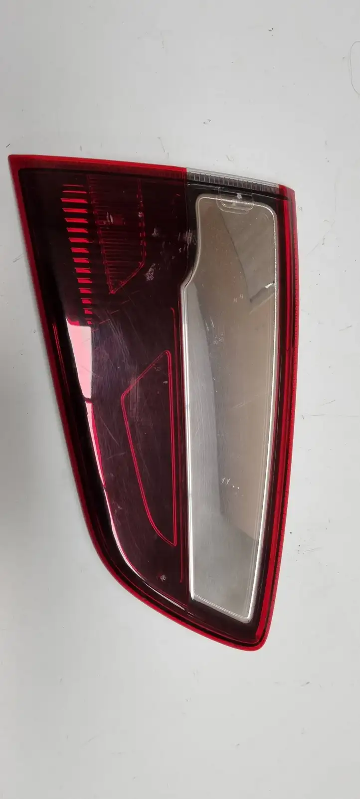 Ford Ecosport (2018 - ) 90080093 Задний фонарь в крышке багажника — фото 1