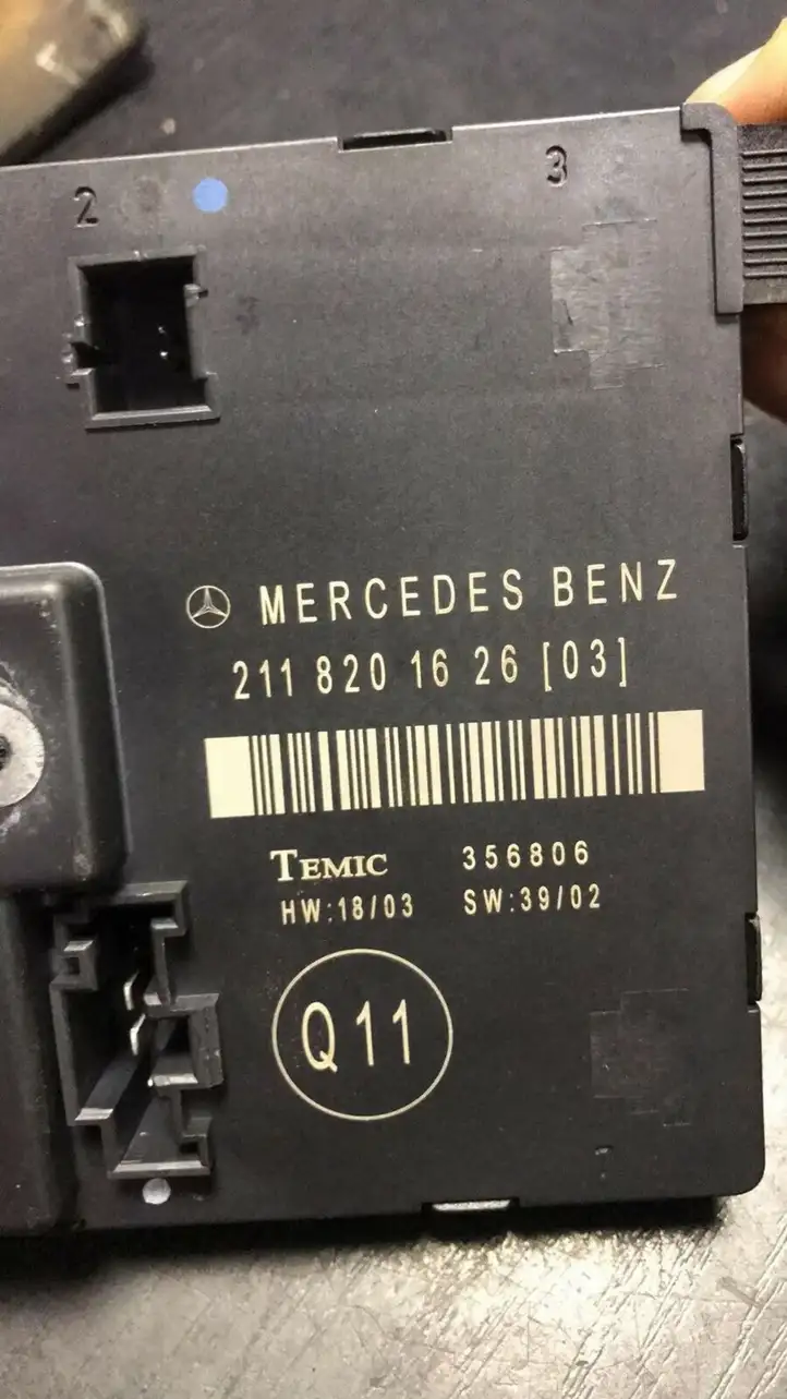 Mercedes-Benz E W211 (2002 - 2009) 2118201626 Блок управления дверью — фото 3