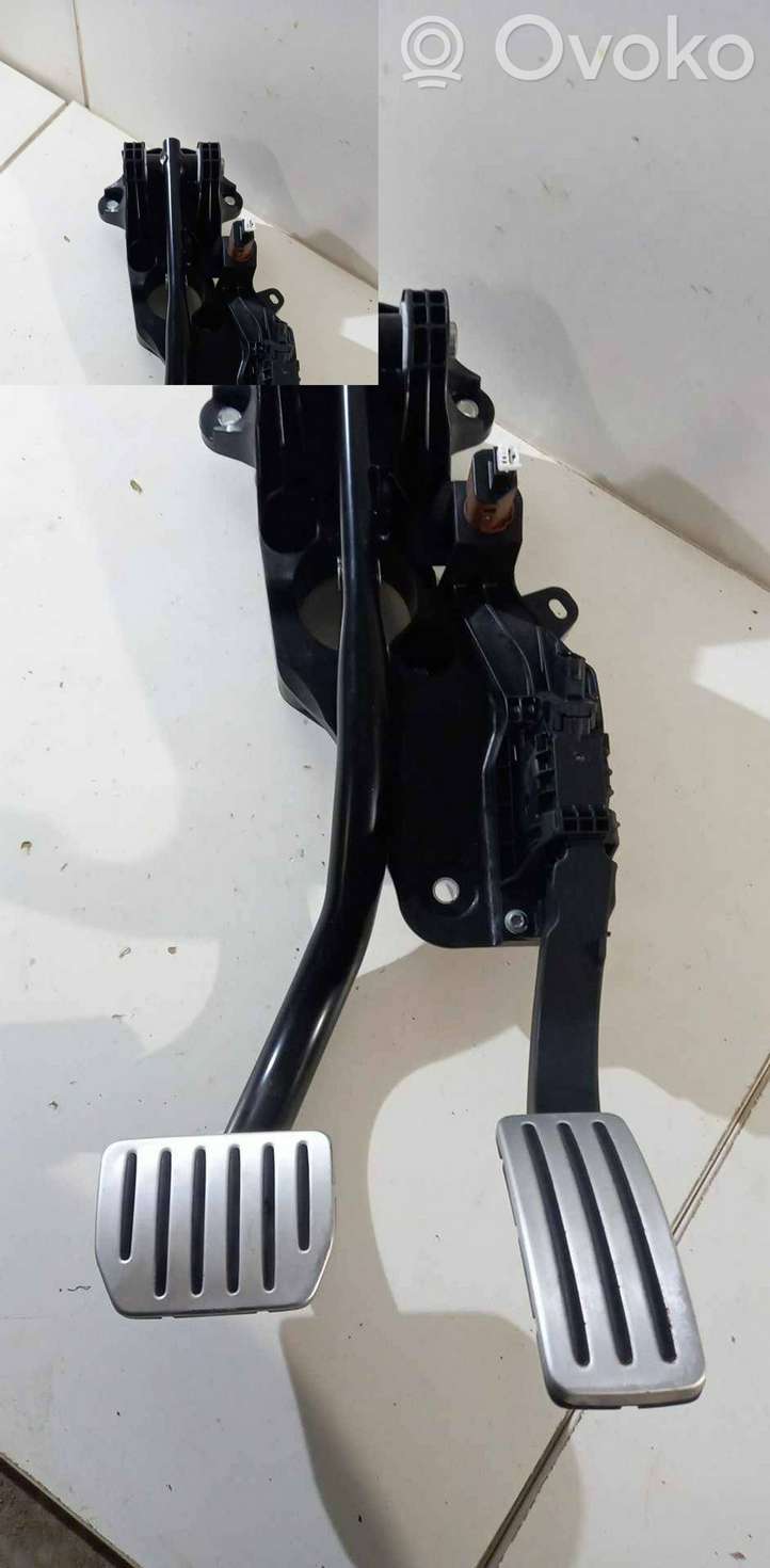 Tesla Model Y (2019 - 2024)  P118869151A Тормозная педаль