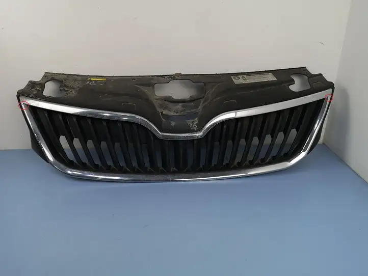 Skoda Rapid (NH) (2012 - 2019) 5JA853668 Верхняя решетка радиатора — фото 1