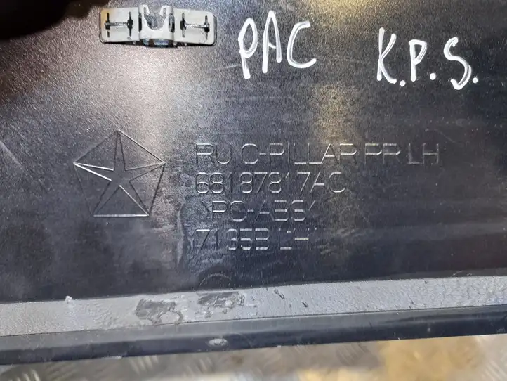 Chrysler Pacifica (2016 - ) 68187817AC Накладка стекла задней двери — фото 2