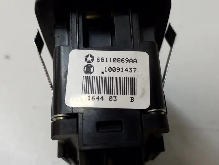 Chrysler Town & Country V (2010 - 2016) 68110869AA Блок кнопок стеклоподъемников — фото 4