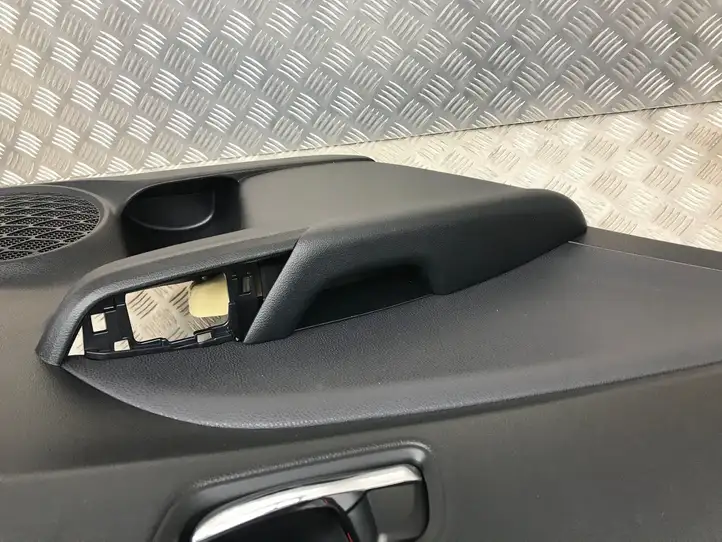 Toyota Prius (XW50) (2015 - ) 67788X1B09 Обшивка задней двери — фото 4