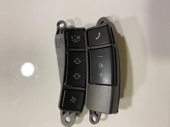 BMW 7 E65 E66 (2001 - 2008) 6911584 Кнопки на рулевом колесе — фото 1