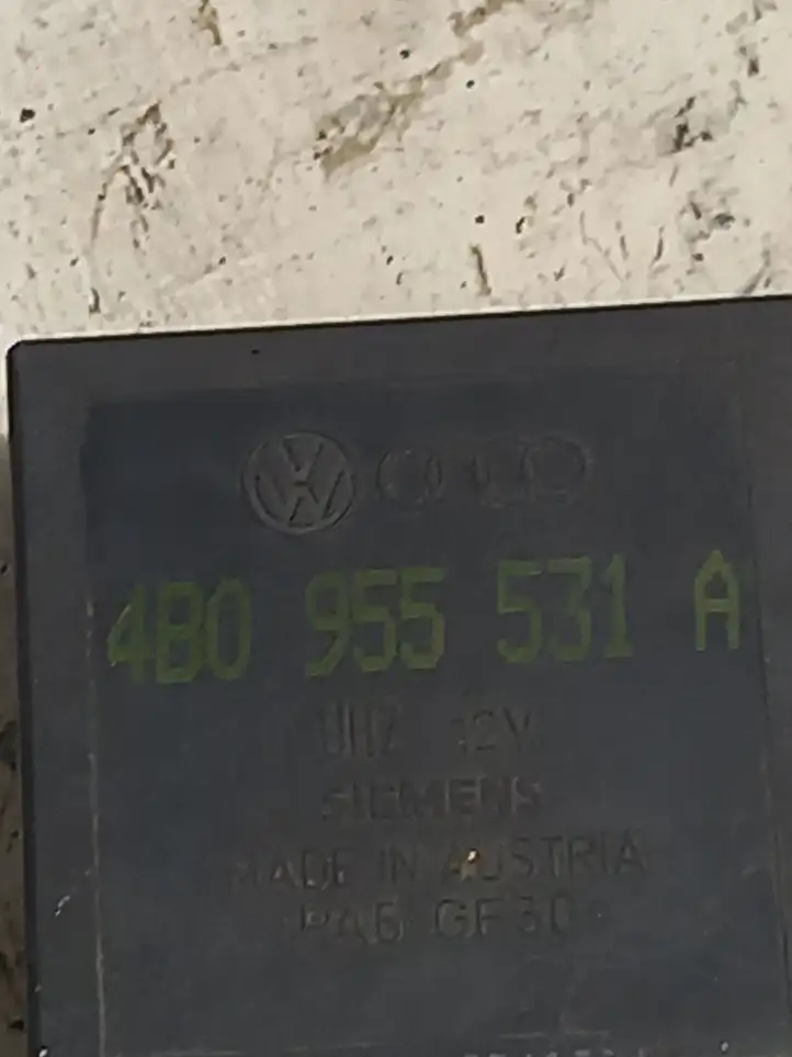 Volkswagen PASSAT B5.5 (2001 - 2005) 4B0955531A Реле стеклоочистителей — фото 3