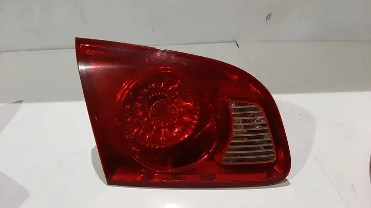 Hyundai Santa Fe (2005 - 2009) 924052B020 Задний фонарь в крышке багажника — фото 1