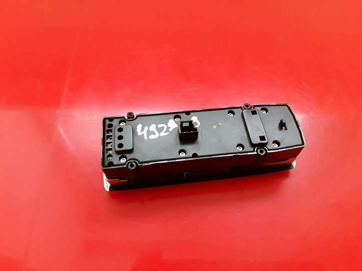 Mercedes-Benz C W204 (2007 - 2014)  A2048700251 Кнопка стеклоподъемников