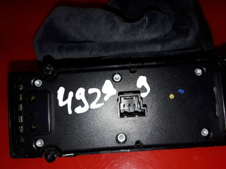 Mercedes-Benz C W204 (2007 - 2014)  A2048700251 Кнопка стеклоподъемников